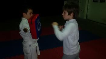 Antonio y Bautista entrenando con guante de foco
