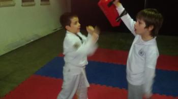 Antonio y Bautista entrenando con guante de foco
