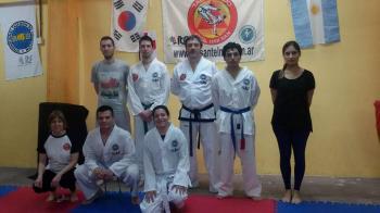 En mi viejo Dojang con Male cinturón blanco
