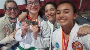 Torneo Clausura 2018 - Magda y Paulina con sus medallas - 26AGO2018
