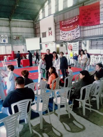 TORNEO APERTURA 2019 - Magda, Anto, Santi, y Vani mostrando las medallas ganadas - 28ABR2019
