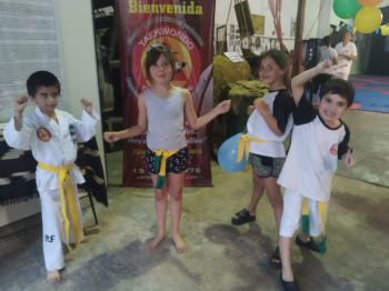 FIESTA DE FIN DE AÑO - Benja, Nina, Delfi y Lucho posando para la foto  - 18DIC2019
